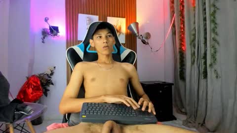 Snapshot of aquarius_xxx chatting on 10-22-25, 11:43 aquarius_xxx online show from 10-22-25, 11:43