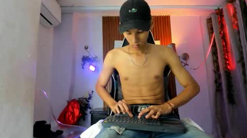 Snapshot of aquarius_xxx chatting on 10-24-25, 11:39 aquarius_xxx online show from 10-24-25, 11:39