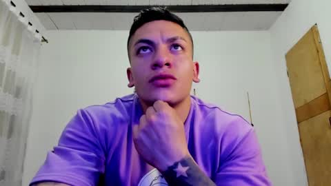 Snapshot of aquiles_51 chatting on 12-17-24, 02:33 Jonathan online show from 12-17-24, 02:33