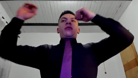 Snapshot of aquiles_51 chatting on 12-19-24, 11:57 Jonathan online show from 12-19-24, 11:57