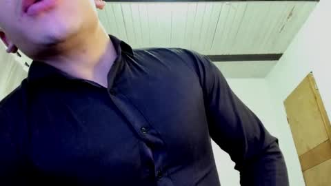 Snapshot of aquiles_51 chatting on 01-18-25, 12:02 Jonathan online show from 01-18-25, 12:02