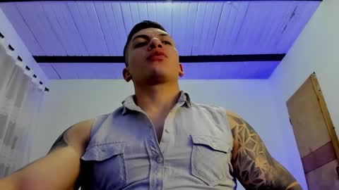 Snapshot of aquiles_51 chatting on 02-13-25, 01:19 Jonathan online show from 02-13-25, 01:19