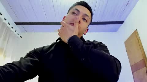 Snapshot of aquiles_51 chatting on 03-07-25, 10:32 Jonathan online show from 03-07-25, 10:32