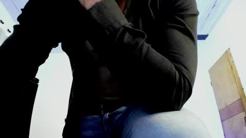 Snapshot of aquiles_51 chatting on 03-08-25, 01:39 Jonathan online show from 03-08-25, 01:39