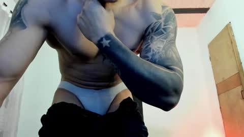 Snapshot of aquiles_51 chatting on 03-11-25, 02:32 Jonathan online show from 03-11-25, 02:32