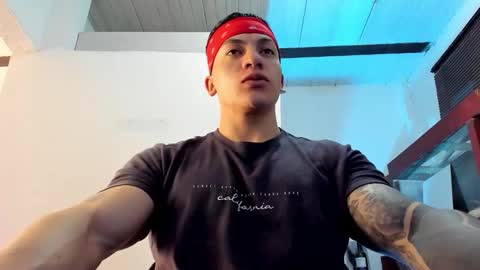 Snapshot of aquiles_51 chatting on 09-21-25, 08:43 Jonathan online show from 09-21-25, 08:43