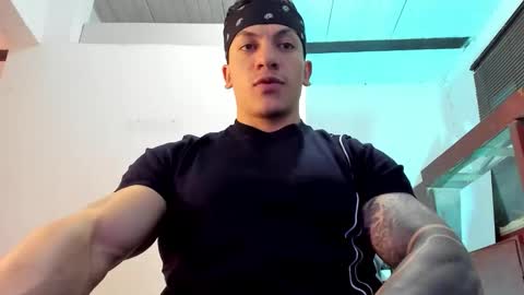 Snapshot of aquiles_51 chatting on 09-27-25, 08:14 Jonathan online show from 09-27-25, 08:14