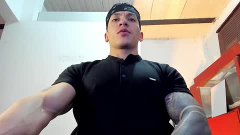 Snapshot of aquiles_51 chatting on 10-06-25, 09:01 Jonathan online show from 10-06-25, 09:01