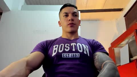 Snapshot of aquiles_51 chatting on 10-14-25, 08:20 Jonathan online show from 10-14-25, 08:20