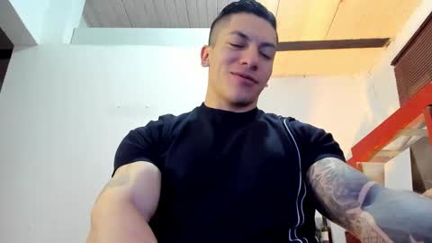 Snapshot of aquiles_51 chatting on 10-18-25, 08:53 Jonathan online show from 10-18-25, 08:53