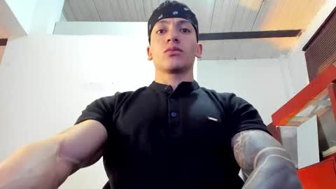 Snapshot of aquiles_51 chatting on 10-29-25, 07:26 Jonathan online show from 10-29-25, 07:26