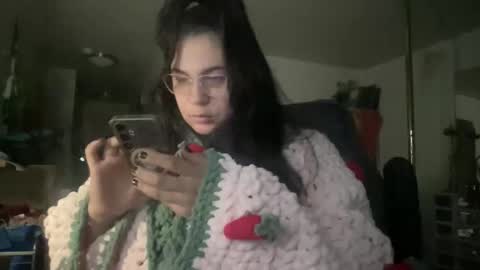 Snapshot of arabbustybeauty chatting on 10-22-25, 03:51 BustyPrincessLeila online show from 10-22-25, 03:51