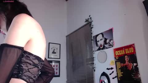 Snapshot of arabella_stone chatting on 03-11-25, 02:32 Arabella online show from 03-11-25, 02:32