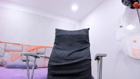 aradia_kiss online show from 10-27-25, 09:30
