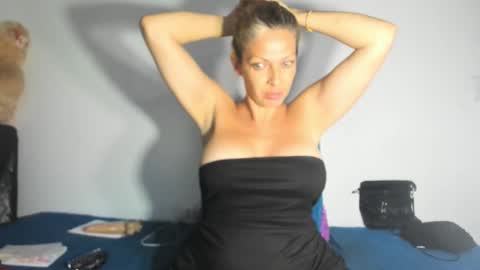 Snapshot of arantza_hill chatting on 11-11-25, 02:55 Arantza Hill online show from 11-11-25, 02:55