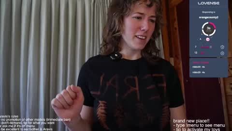 Snapshot of araviself chatting on 11-22-25, 01:04 aravis online show from 11-22-25, 01:04