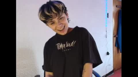 Snapshot of ares_boo chatting on 02-11-25, 09:35 ares online show from 02-11-25, 09:35