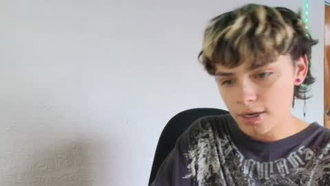 Snapshot of ares_boo chatting on 02-17-25, 10:14 ares online show from 02-17-25, 10:14