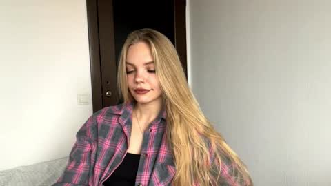 Amelia online show from 11-13-25, 06:23