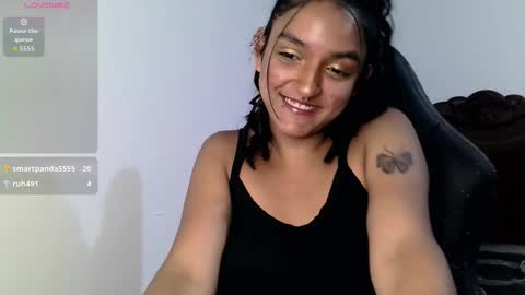 Snapshot of ari_20_ chatting on 09-28-25, 01:11 Bella online show from 09-28-25, 01:11