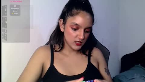 Snapshot of ari_20_ chatting on 10-22-25, 11:37 Bella online show from 10-22-25, 11:37