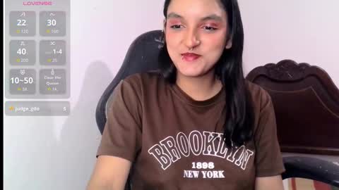 Snapshot of ari_20_ chatting on 10-24-25, 02:08 Bella online show from 10-24-25, 02:08