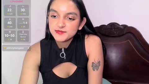 Snapshot of ari_20_ chatting on 10-26-25, 12:05 Bella online show from 10-26-25, 12:05