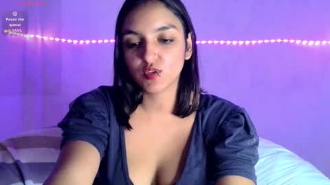 Snapshot of ari_20_ chatting on 03-22-26, 06:22 Bella online show from 03-22-26, 06:22