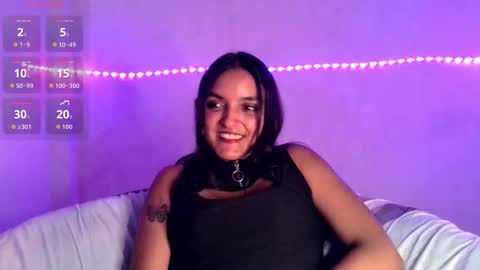 Snapshot of ari_20_ chatting on 03-25-26, 11:00 Bella online show from 03-25-26, 11:00