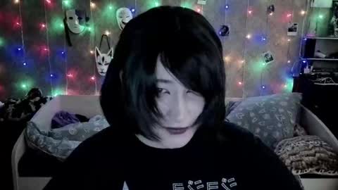 Snapshot of ari_corn chatting on 11-23-25, 08:41 Ahri online show from 11-23-25, 08:41