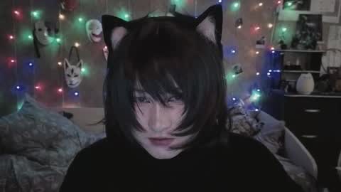 Snapshot of ari_corn chatting on 12-14-25, 06:12 Ahri online show from 12-14-25, 06:12