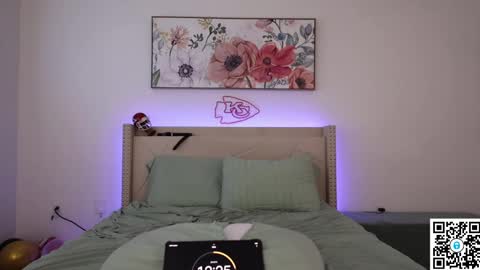 Snapshot of ari_lovexo chatting on 03-02-25, 10:38 Ari and Penn online show from 03-02-25, 10:38