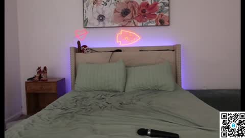 Snapshot of ari_lovexo chatting on 03-09-25, 09:25 Ari and Penn online show from 03-09-25, 09:25