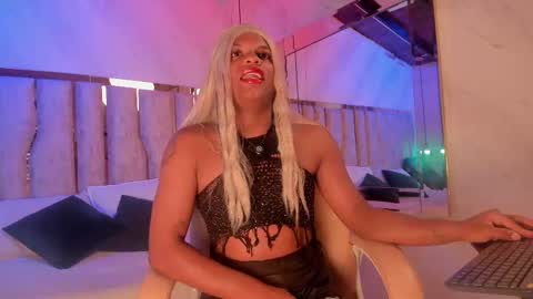 Snapshot of ari_monet chatting on 09-12-25, 11:43 ARI online show from 09-12-25, 11:43