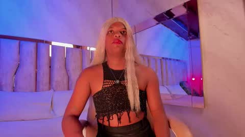 Snapshot of ari_monet chatting on 09-20-25, 11:44 ARI online show from 09-20-25, 11:44