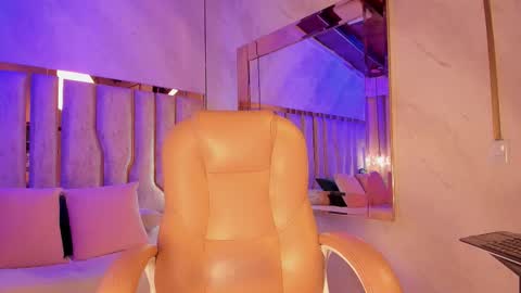 Snapshot of ari_monet chatting on 10-10-25, 11:42 ARI online show from 10-10-25, 11:42