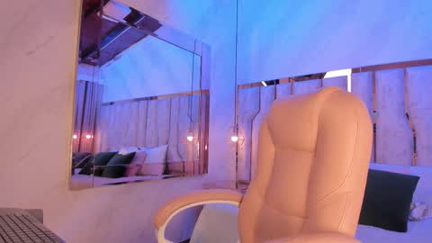 Snapshot of ari_monet chatting on 11-21-25, 11:53 ARI online show from 11-21-25, 11:53