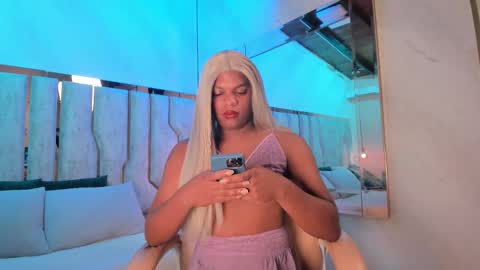 Snapshot of ari_monet chatting on 12-14-25, 11:48 ARI online show from 12-14-25, 11:48