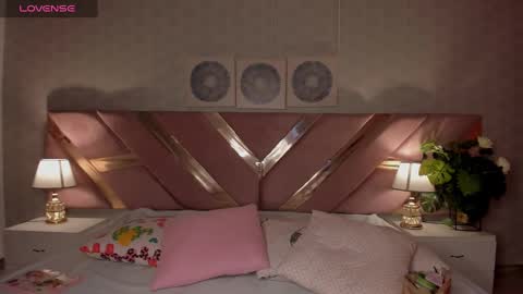 Snapshot of ari_sunshine chatting on 12-31-24, 06:57 Ari  online show from 12-31-24, 06:57