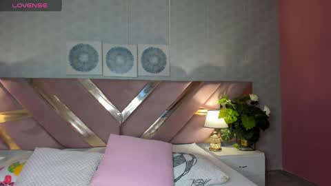 Snapshot of ari_sunshine chatting on 01-03-25, 07:50 Ari  online show from 01-03-25, 07:50