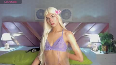 Snapshot of ari_sunshine chatting on 01-20-25, 12:57 Ari  online show from 01-20-25, 12:57