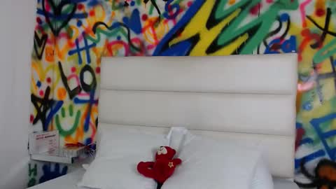 Snapshot of aria_martiin chatting on 12-13-24, 11:23 aria online show from 12-13-24, 11:23