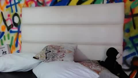 Snapshot of aria_martiin chatting on 12-27-24, 12:01 aria online show from 12-27-24, 12:01