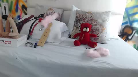 Snapshot of aria_martiin chatting on 01-15-25, 11:10 aria online show from 01-15-25, 11:10