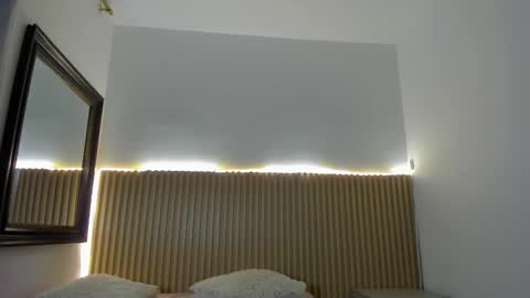 Aria Millers  online show from 12-21-25, 12:01