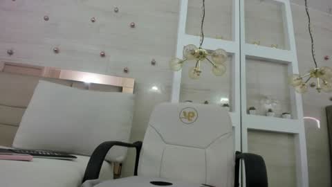 aria online show from 12-24-24, 10:44