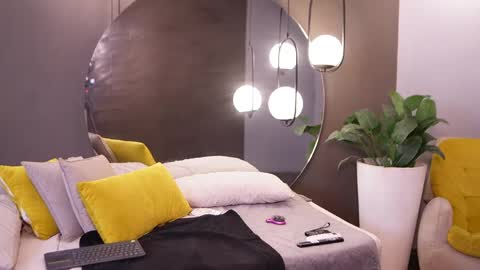 Ariaa online show from 04-15-26, 07:58