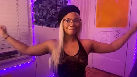 Snapshot of ariaatelier chatting on 12-22-25, 08:11 Aria Atelier online show from 12-22-25, 08:11