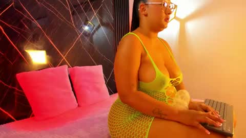 AriaBelle1 online show from 06-04-26, 07:20