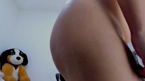 ariacoral online show from 04-28-26, 02:22